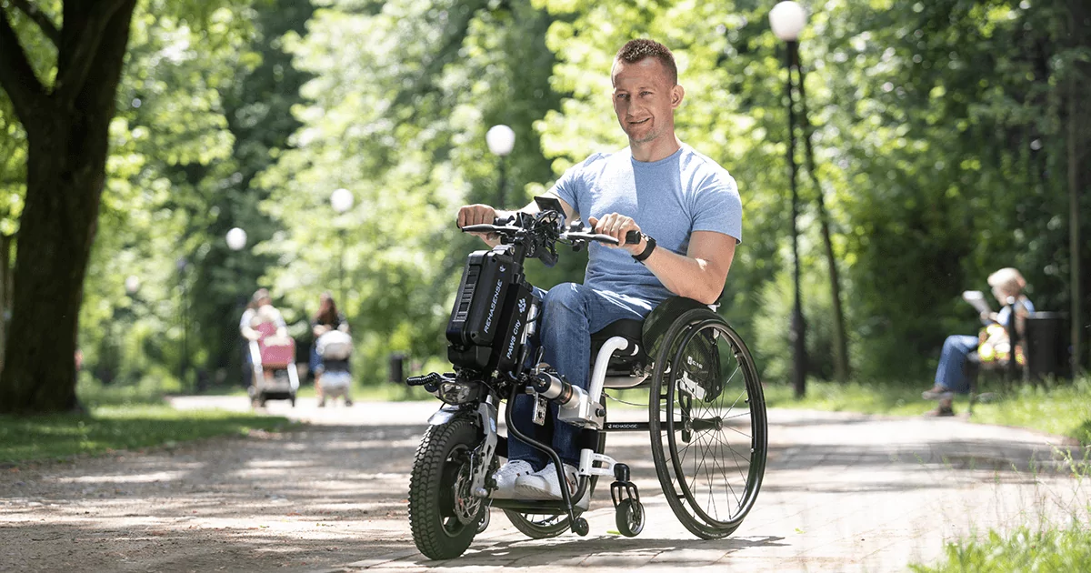 Rehasense Paws – elektryczna przystawka do wózka inwalidzkiego